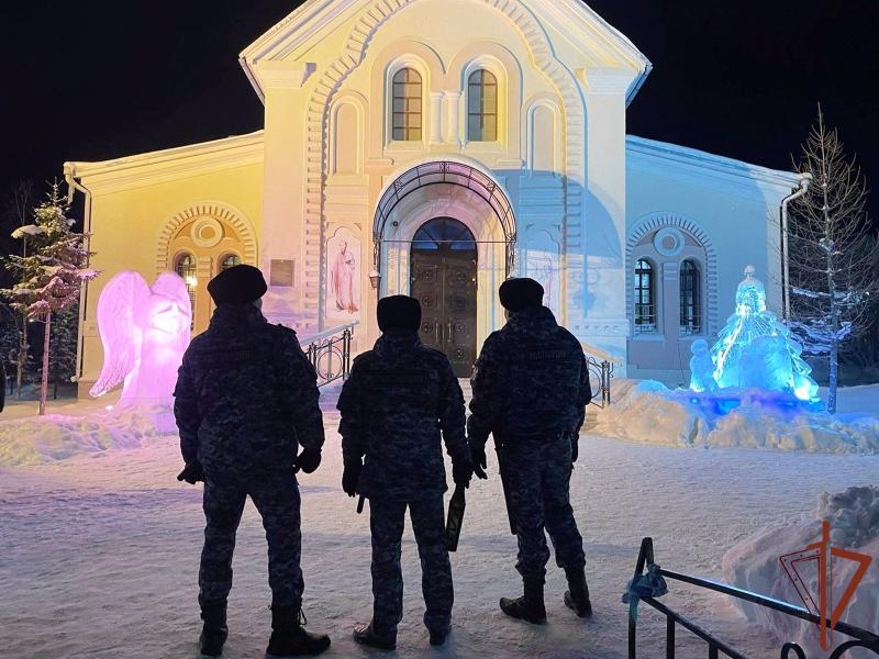 В городах Уральского округа Росгвардия обеспечила правопорядок во время празднования Крещения Господня