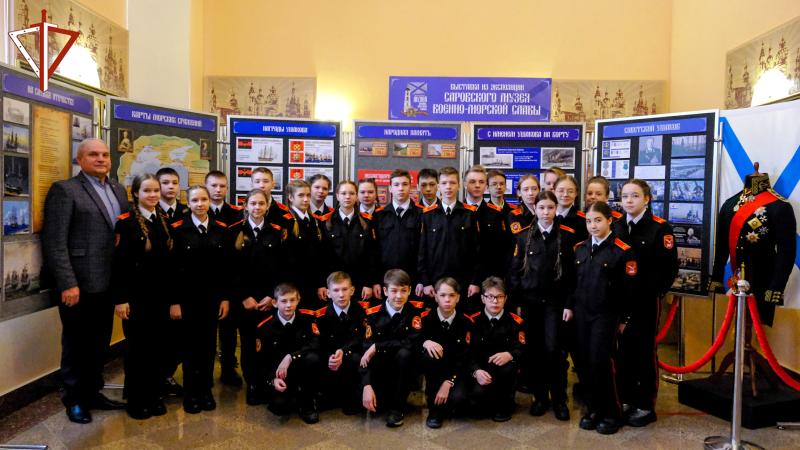 В Йошкар-Оле представители Росгвардии посетили передвижную выставку «Адмирал Ушаков»