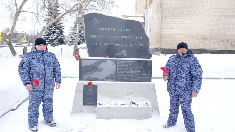 Росгвардейцы приняли участие в мероприятиях, посвященных дню памяти о россиянах, исполнявших служебный долг за пределами Отечества