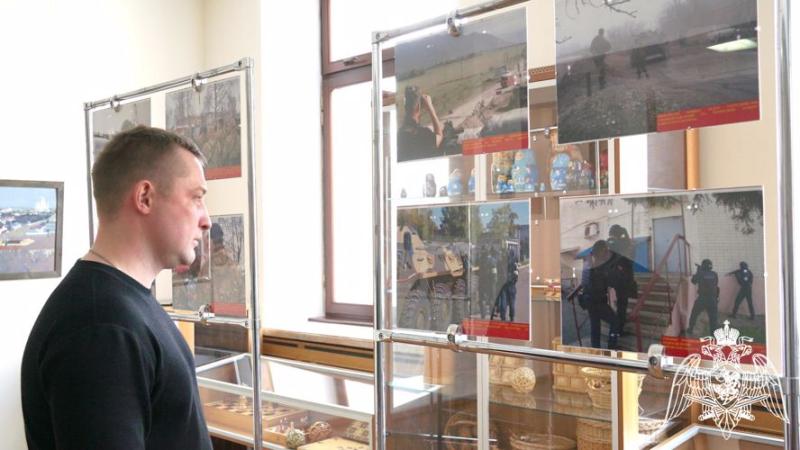 В Кирове открылась выставка, посвященная Дню войск национальной гвардии Российской Федерации