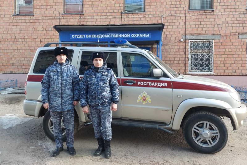 В городе Железногорск-Илимский сотрудники вневедомственной охраны​ Росгвардии оперативно разыскали потерявшуюся 77-летнюю женщину.
​