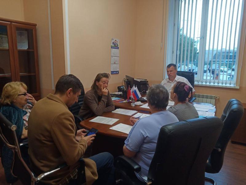 Депутат Реутова провел встречи с жителями домов по улицам Новой и Комсомольской