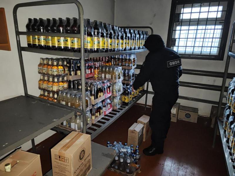 Спецназ Росгвардии пресек незаконную перевозку свыше 3 тысяч литров алкоголя в Республике Тыва