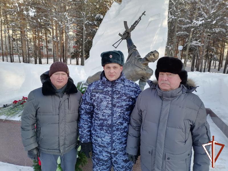 Военнослужащие и сотрудники Росгвардии в Югре почтили память россиян, исполнявших служебный долг за пределами Отечества