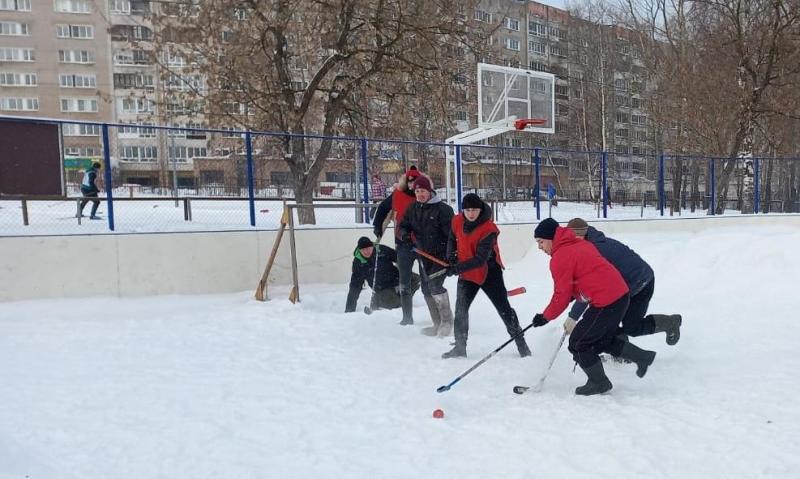 В Кирове прошел турнир по хоккею на валенках среди сотрудников вневедомственной охраны Росгвардии