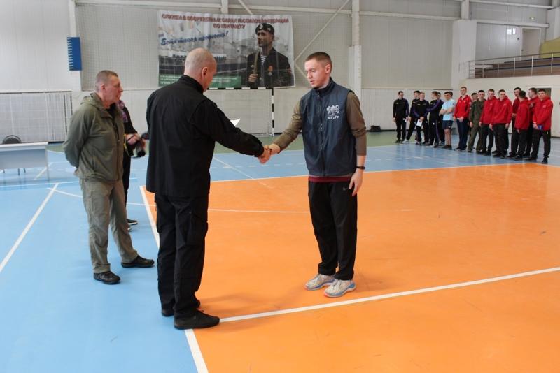 Ветераны СОБР провели в Челябинске военно-патриотические игры