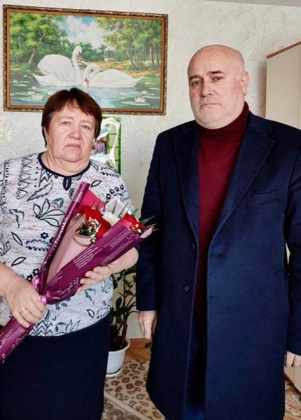 Председатель Чечено-ингушского центра в Чувашии Салман Майрукаев поздравил матерей бойцов СВО
