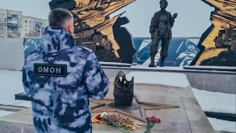 В Новокузнецке омоновцы почтили память Героя России и ДНР Ольги Качуры