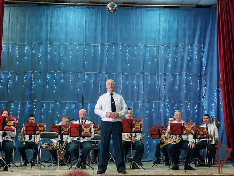 Оркестр Росгвардии подарил праздничное настроение жителям Озерска