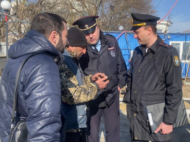 Военные следователи провели очередной рейд по строительным объектам Сакского района Республики Крым по выявлению лиц, не вставших на воинский учет