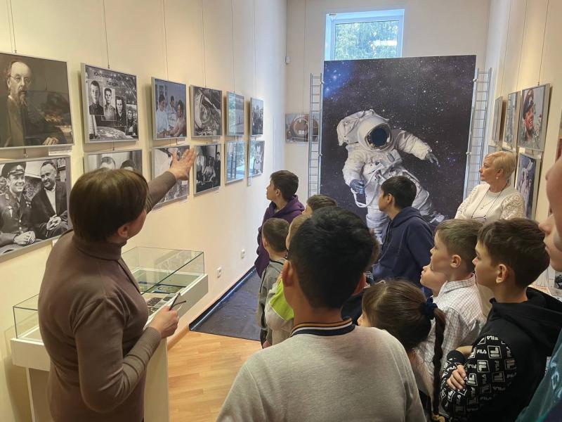 В Видном открылась выставка, посвященная 90-летию Юрия Гагарина