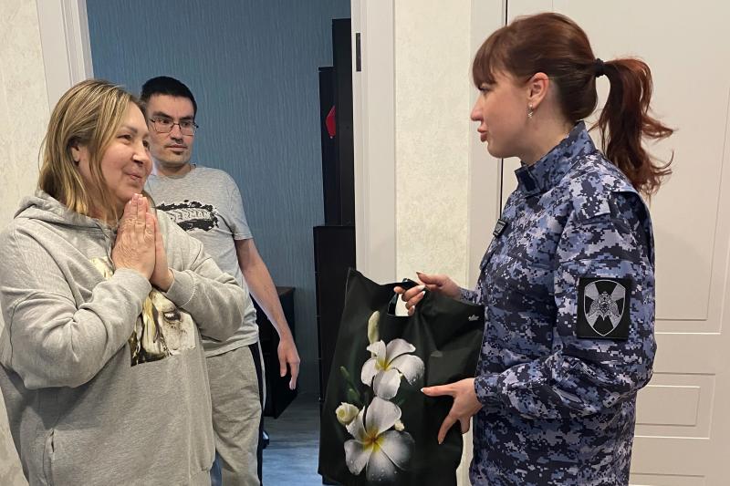 В Татарстане сотрудники Росгвардии посетили семьи коллег, погибших при исполнении служебного долга