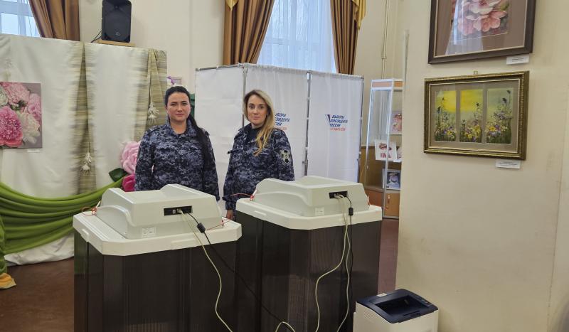 В Солнечногорске росгвардейцы приняли участие в обеспечении правопорядка в период проведения выборов президента Российской Федерации.