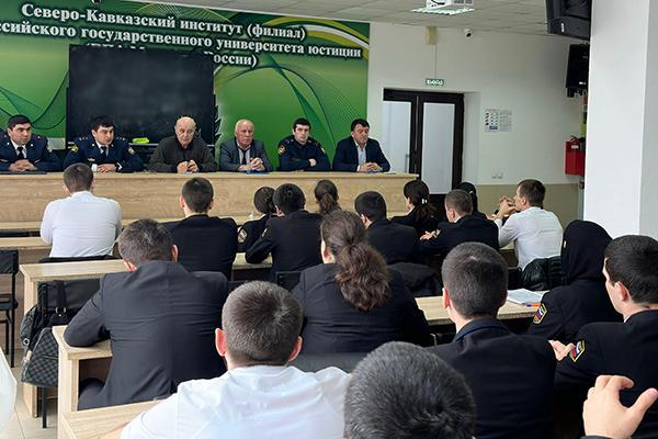 Сотрудники УИС Дагестана приняли участие в открытом занятии по уголовно-исполнительному праву