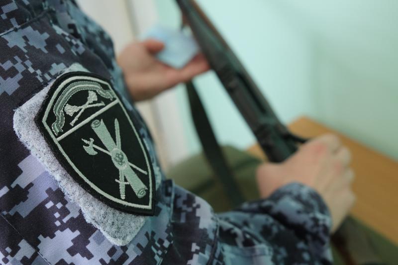 Смоленские росгвардейцы за неделю проверили свыше 90 владельцев оружия