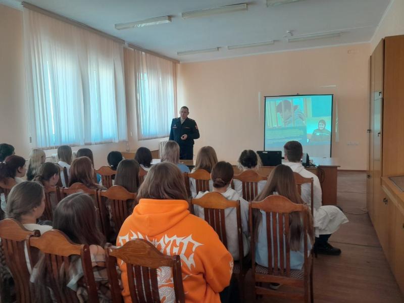 Орловские росгвардейцы рассказали студентам о кибербезопасности