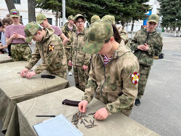 В Ульяновске кадеты «Гвардейской смены» испытали свои силы в «Зарнице»