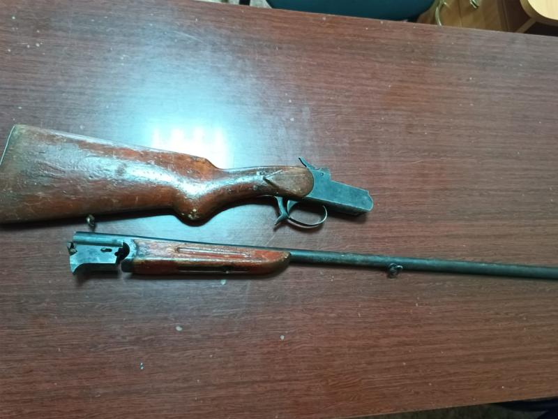 Кузбасский пенсионер нашел и выдал росгвардейцам оружие, хранившееся в «тайнике» более 50 лет
